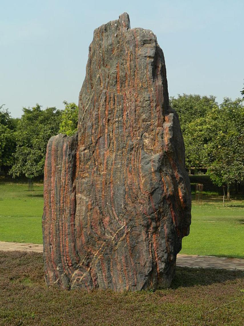 Monolito en la tumba de Gandhi en Nueva Delhi.