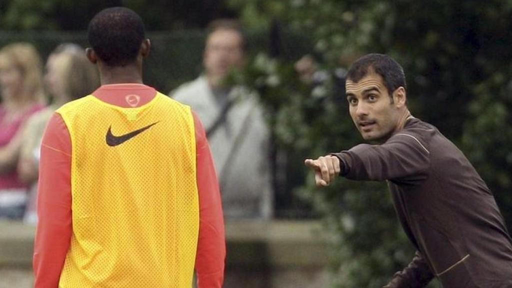 Samuel Eto'o y Guardiola en un entrenamieno