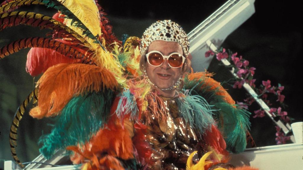 Elton John está a punto de publicar su autobiografía 'Me'.