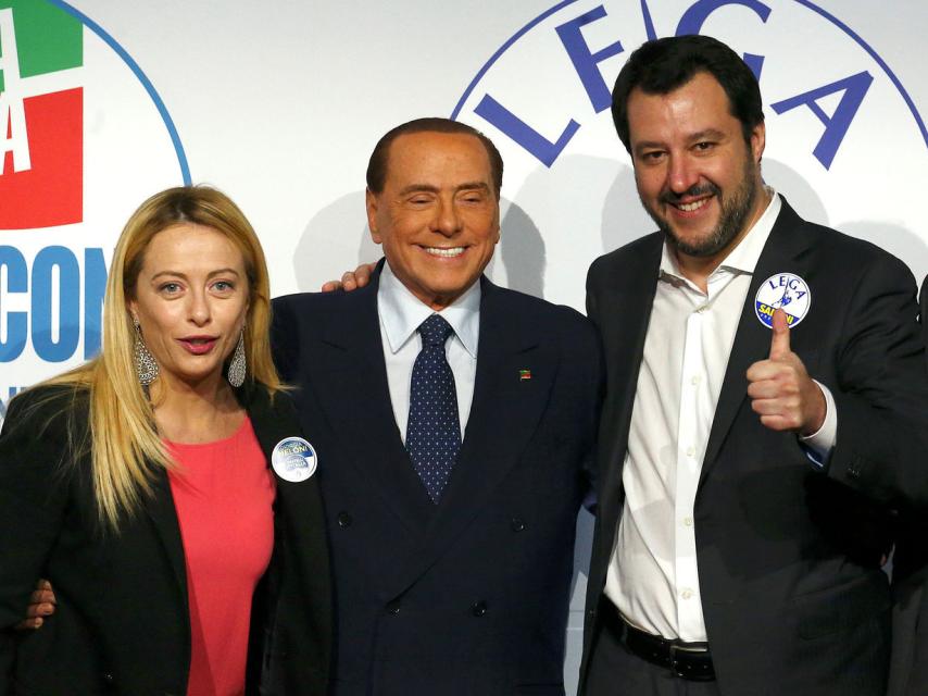 Giorgia Meloni, Silvio Berlusconi y Matteo Salvini durante la campaña electoral de 2018.
