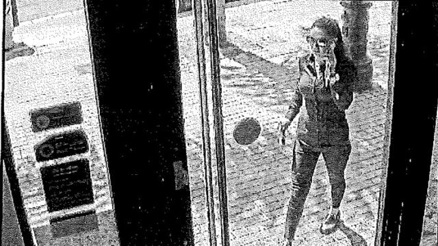 Última imagen de Dana el 12 de junio, captada por la cámara de un cajero antes de ser asesinada.