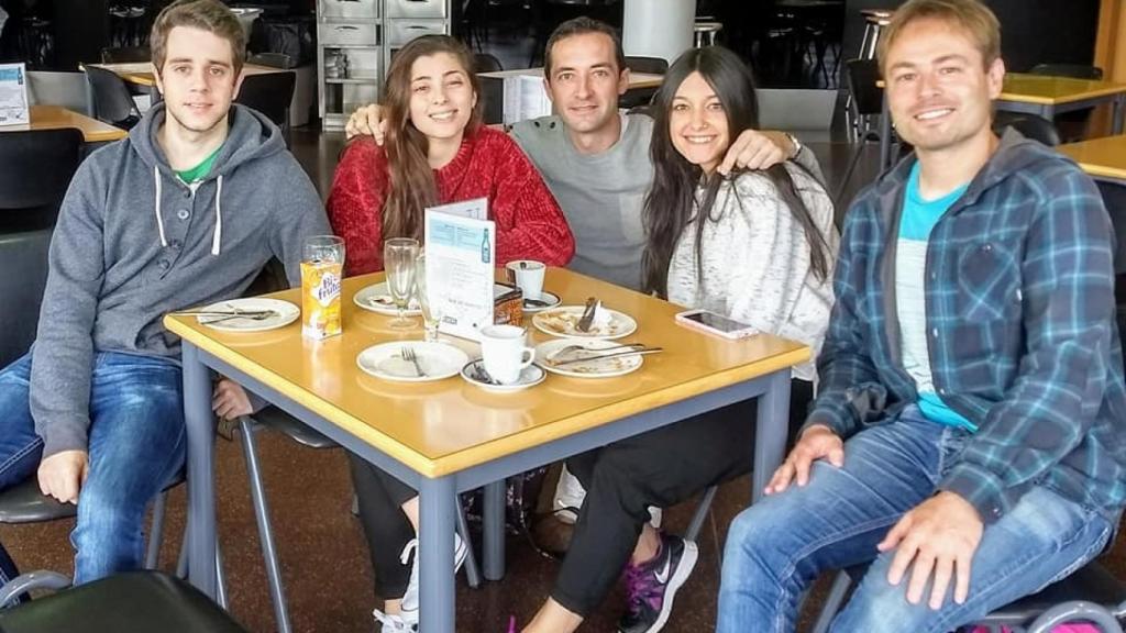 Víctor Arufe invita a los mejores en la cafetería de la Facultad de Eduación.