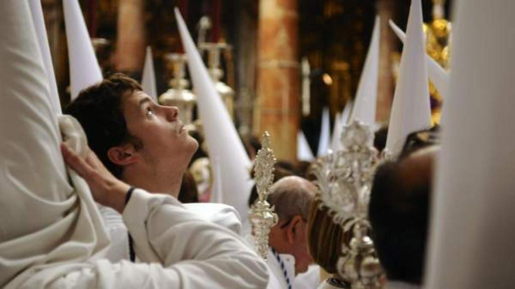 Nazarenos de la Hermandad de la Candelaria de Sevilla