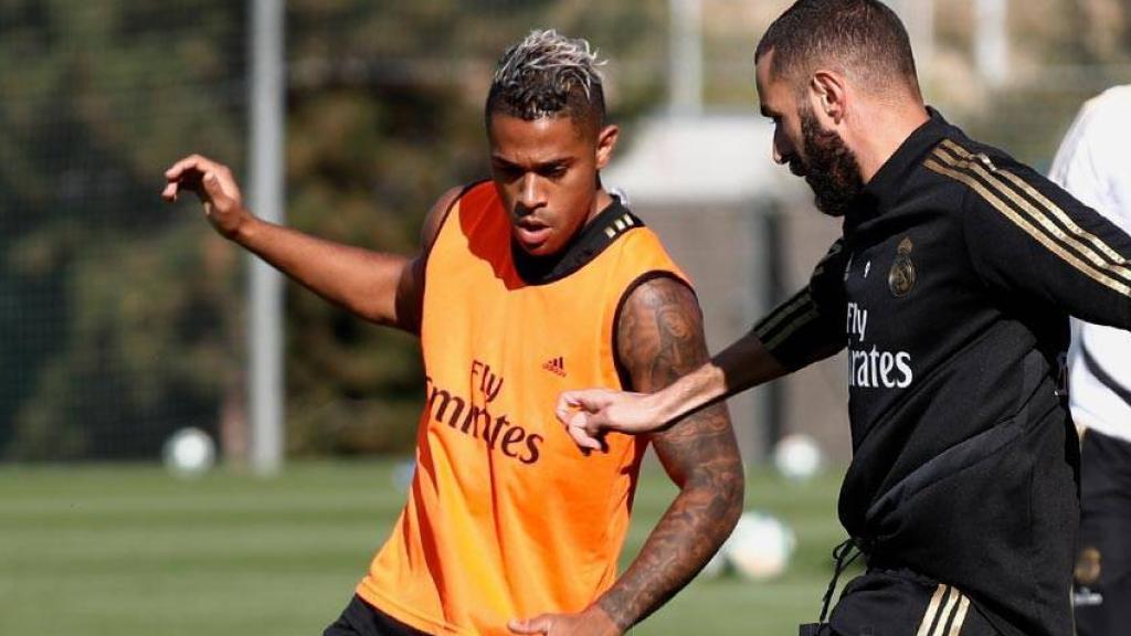 Theo, Mariano y Benzema en un entrenamiento del Real Madrid