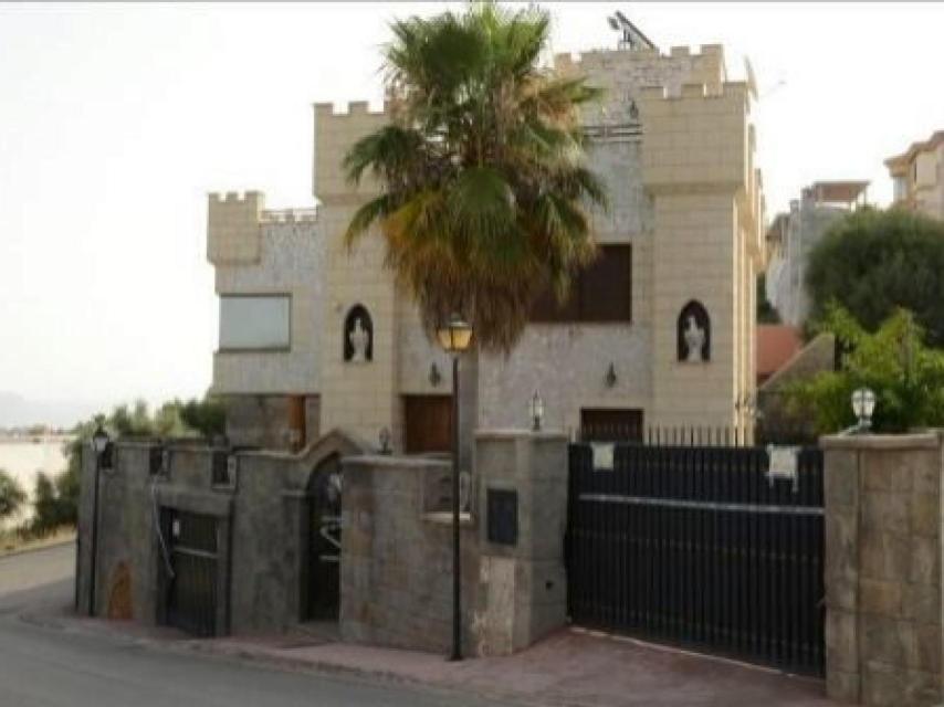 Vivienda en forma de castillo en la que reside Amador Pérez Luque.