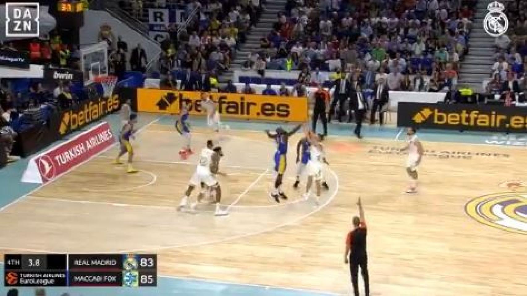 El triple de Jaycee Carroll en Euroliga