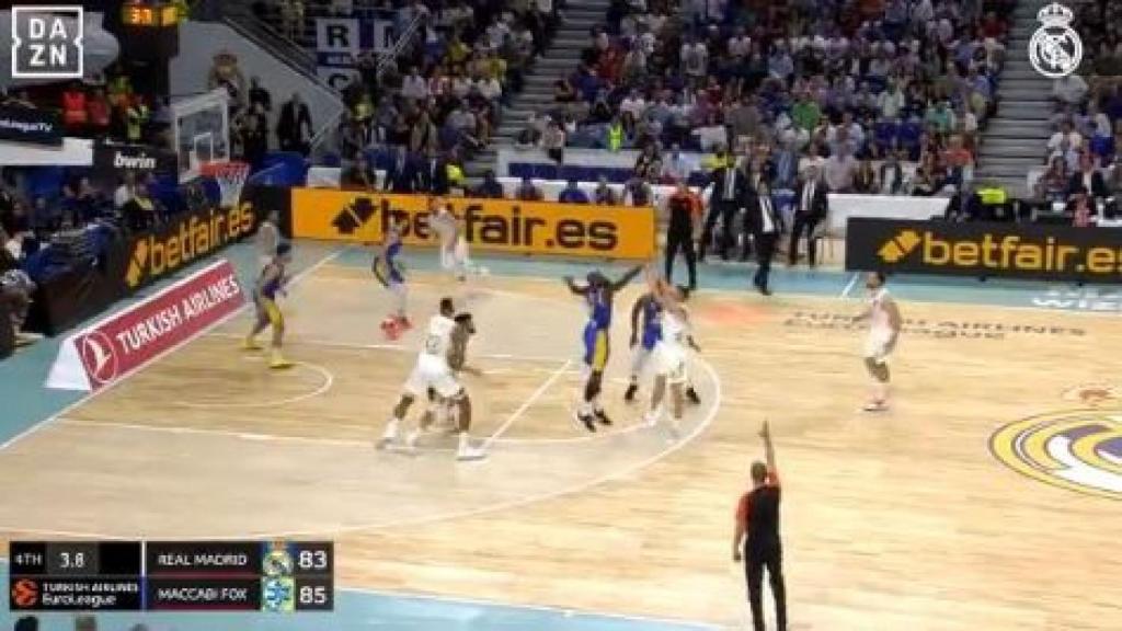 El triple de Jaycee Carroll en Euroliga