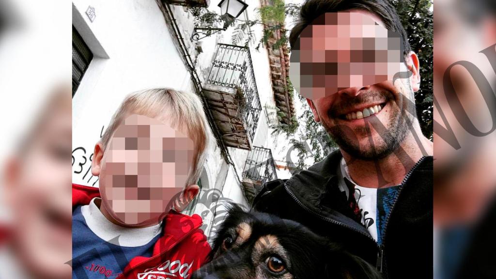 El menor almeriense muerto a manos de su madre, Ana María Baño, en una foto junto a su padre, Sergio Fernández.