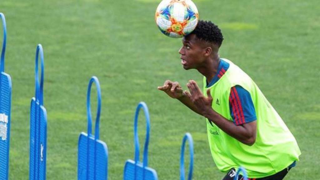 Ansu Fati entrena con la Sub 21.