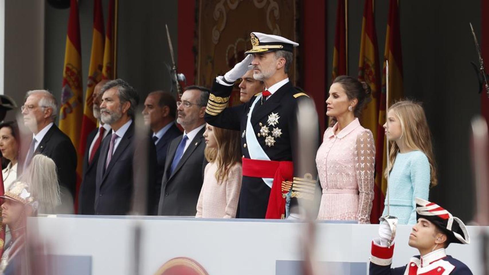 La princesa Leonor, el rey Felipe VI, la reina Letizia, y la infanta Sofía, en el madrileño Paseo de la Castellana.