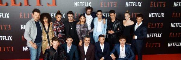 Carlos Montero con el reparto de Élite (@tremendoaveces)