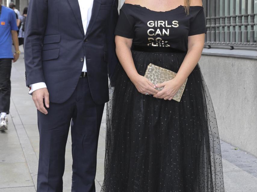 Carlos de la Maza y Carlota Corredera a su llegada a la boda en plena Gran Vía madrileña.
