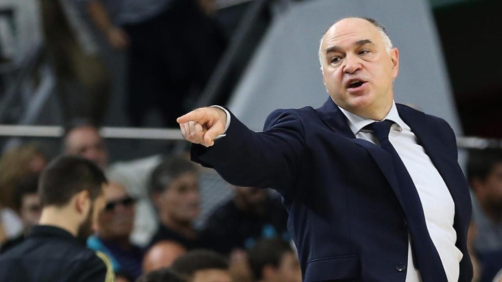 Pablo Laso da indicaciones al Real Madrid de baloncesto