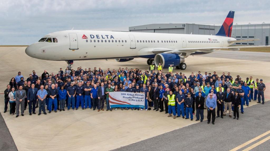 Trabajadores de Airbus en la planta de Mobile, Alabama.