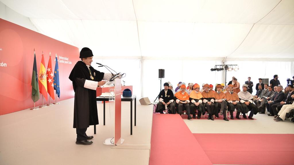 Emilio Lora-Tamayo durante su nombramiento como Rector de la Universidad Camilo José Cela