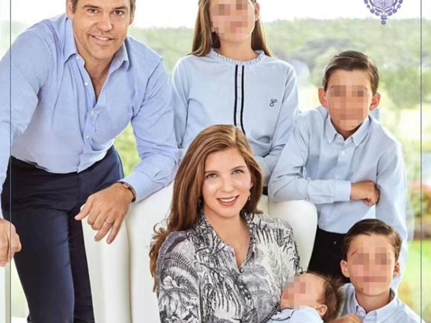 Luis Alfonso de Borbón, Margarita Vargas y sus cuatro hijos.