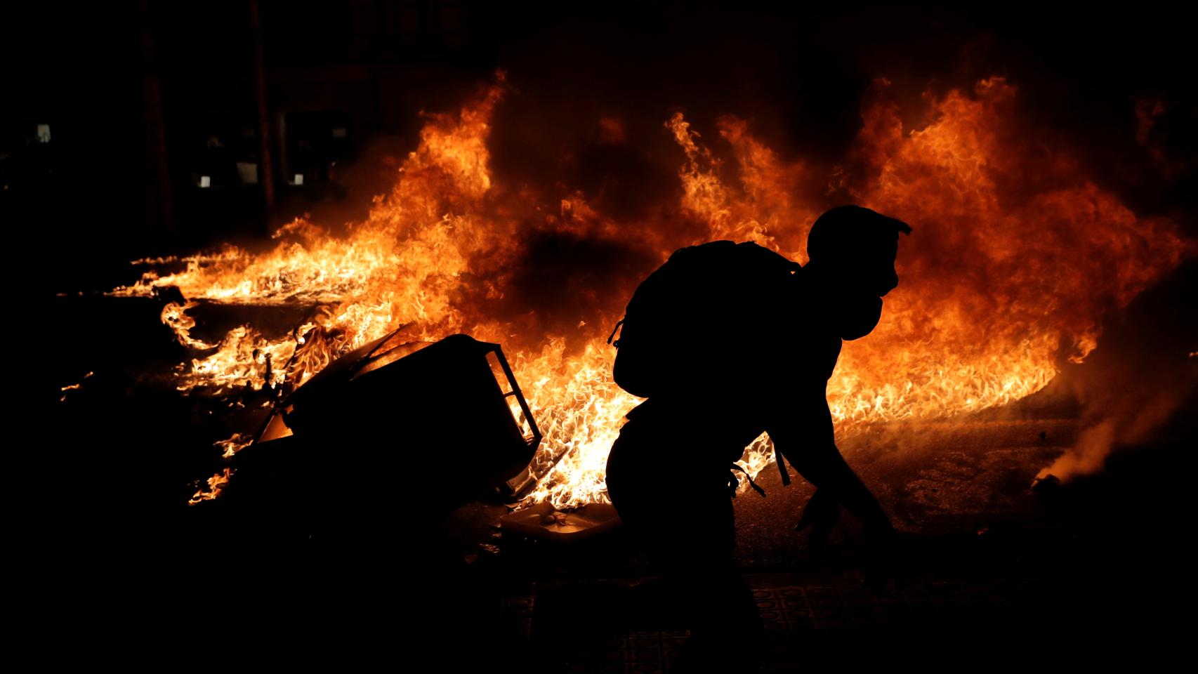 Los radicales incendian Barcelona