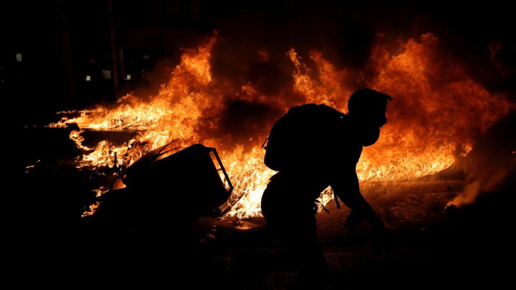 Los radicales incendian Barcelona