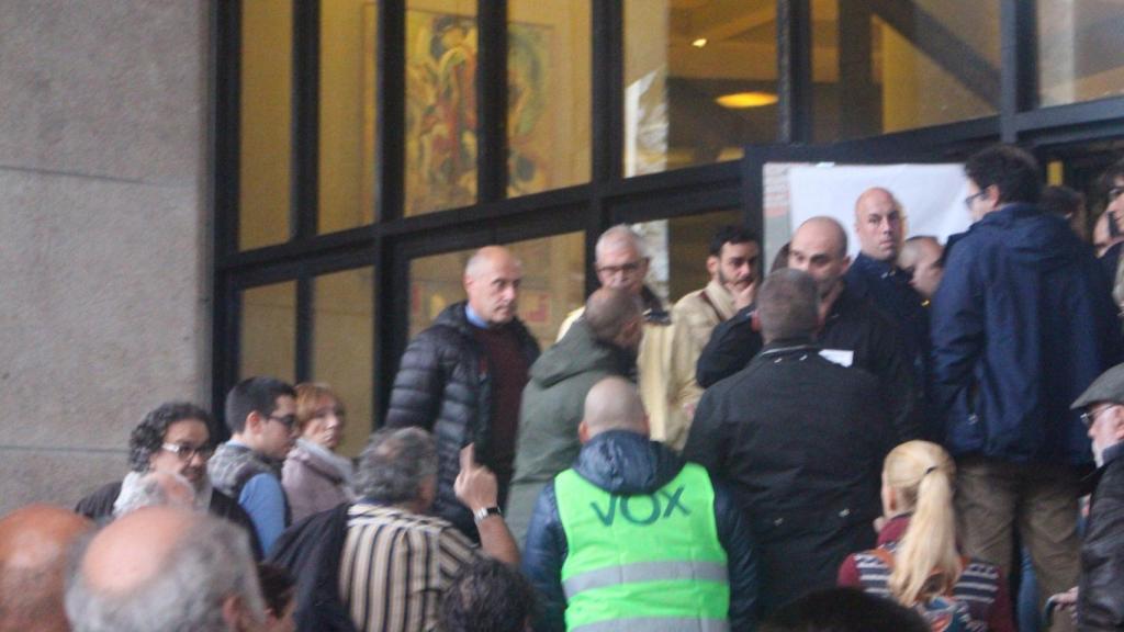 Momentos de tensión entre los asistentes y la seguridad de Vox.