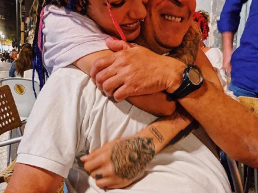 Valeria junto a su padre, en una imagen reciente.