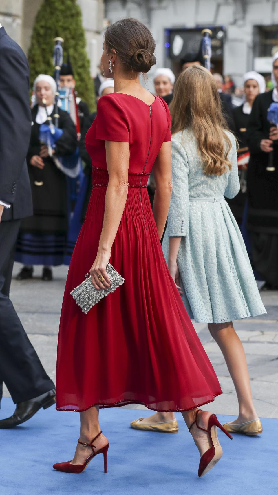 La reina Letizia entrando en el teatro Campoamor (Oviedo).