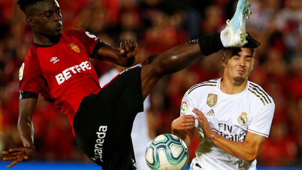 Iddrisu Baba roza la cara de Brahim con su bota