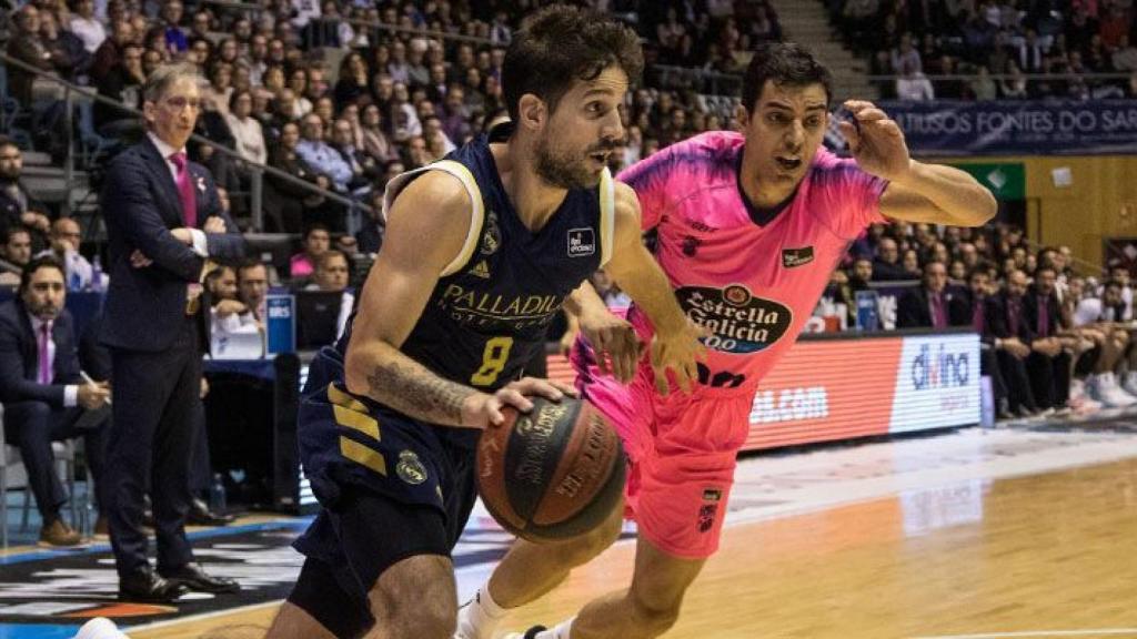 El Real Madrid de Baloncesto ante el Obradoiro.