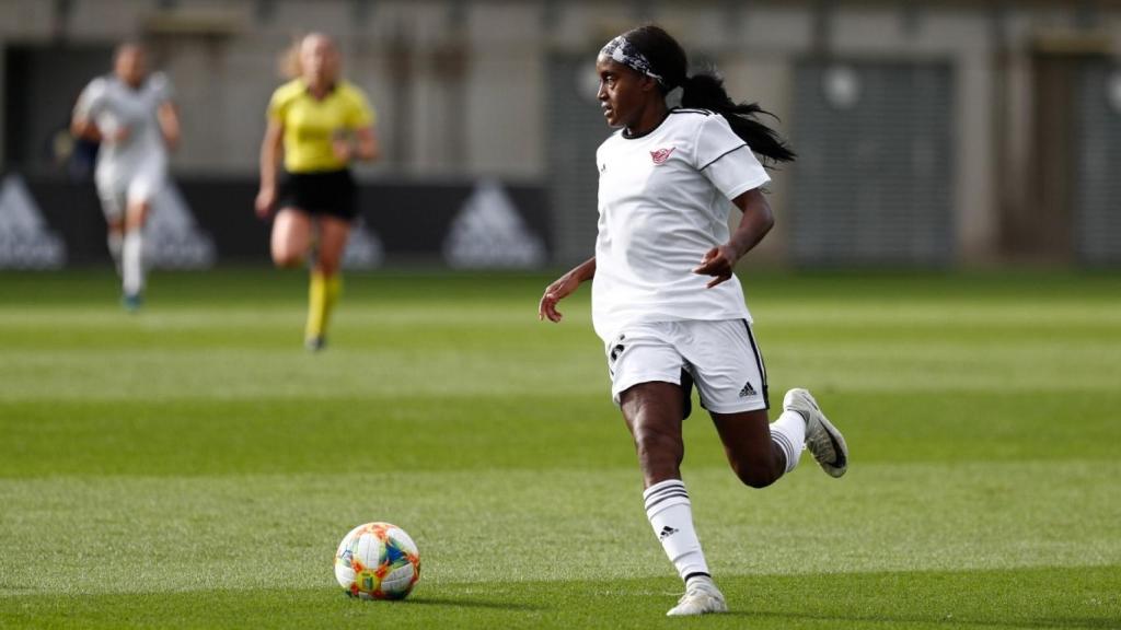 Osinachi Ohale con el CD Tacón