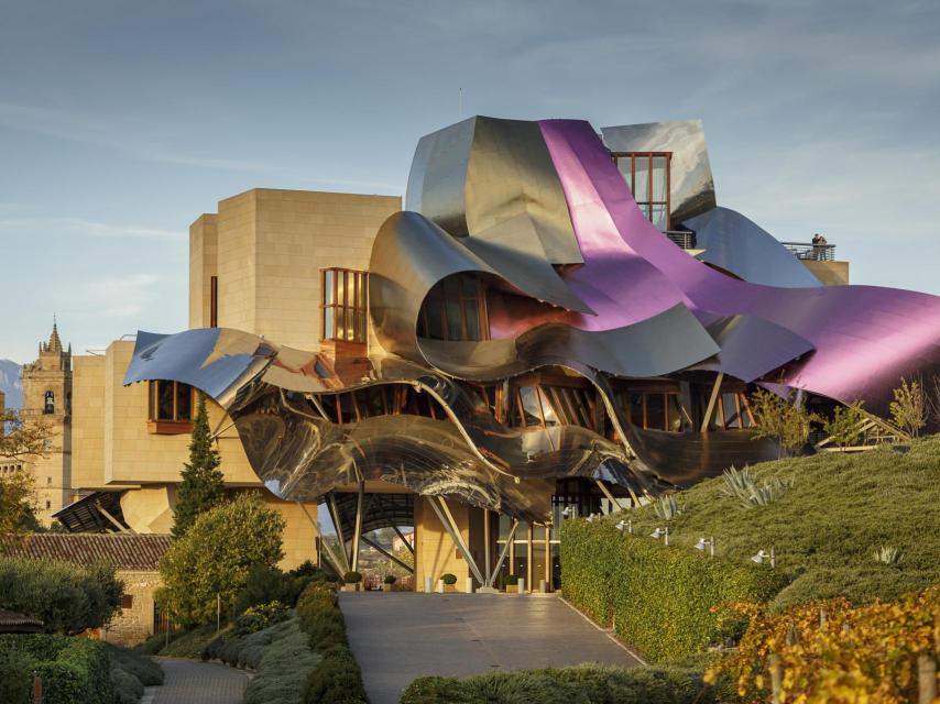 Hotel Marqués de Riscal en Elciego, proyectado por Frank Gehry en el 2000.