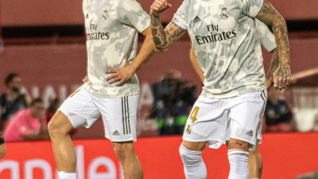 Jovic y Sergio Ramos en Son Moix.