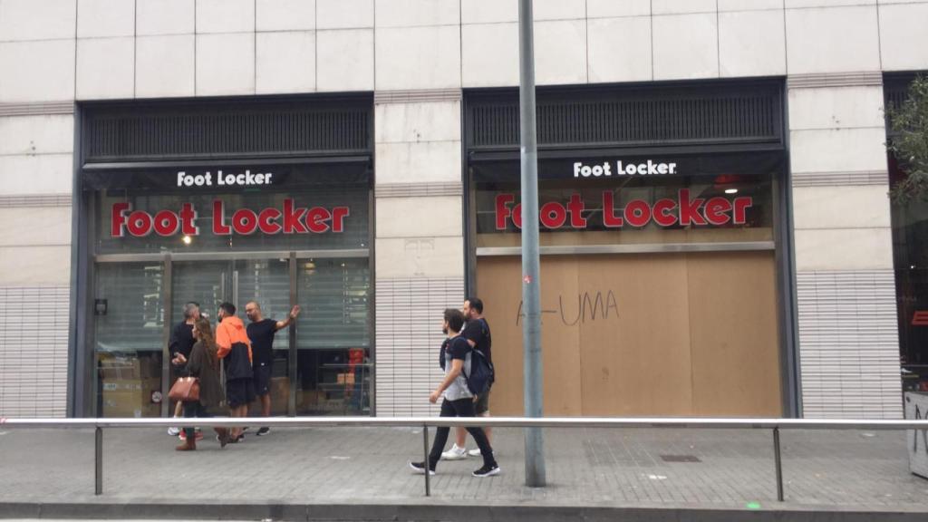 La Footlocker de Pelayo también fue arrasada