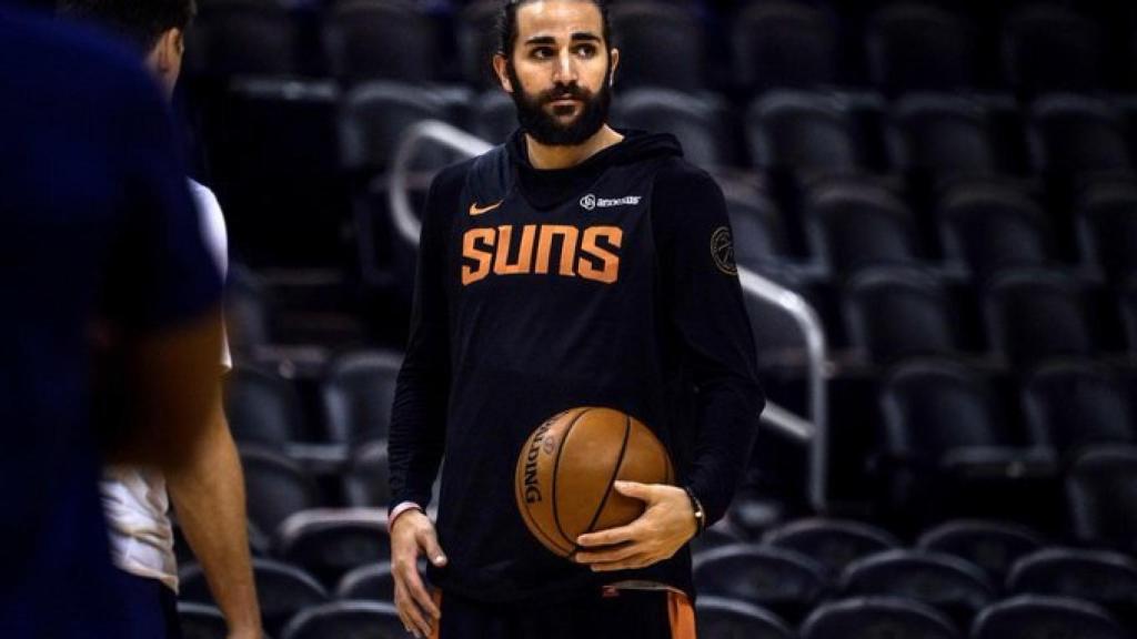 Ricky Rubio entrando con Phoenix Suns
