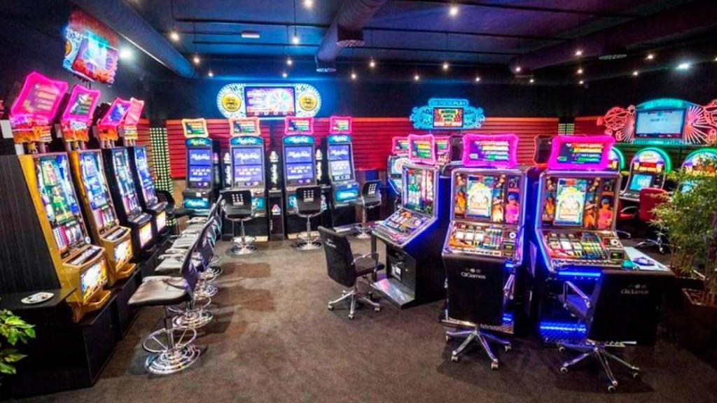 Imagen de un salón de juegos.