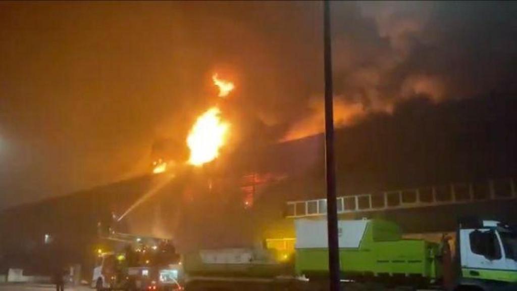 Un incendio calcina una nave de herramientas en Betanzos
