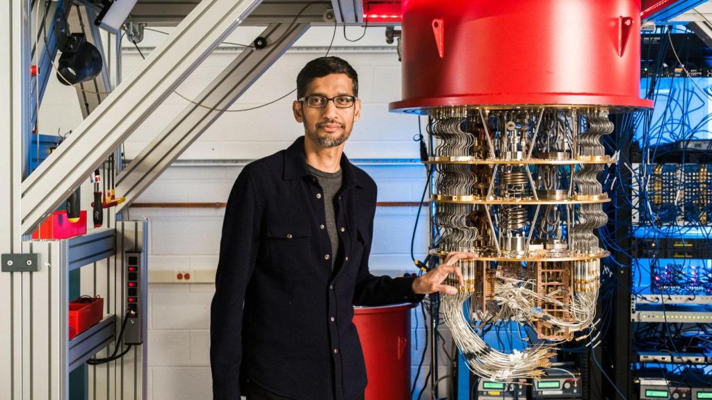 Sundar Pichai con Sycamore, ordenador cuántico