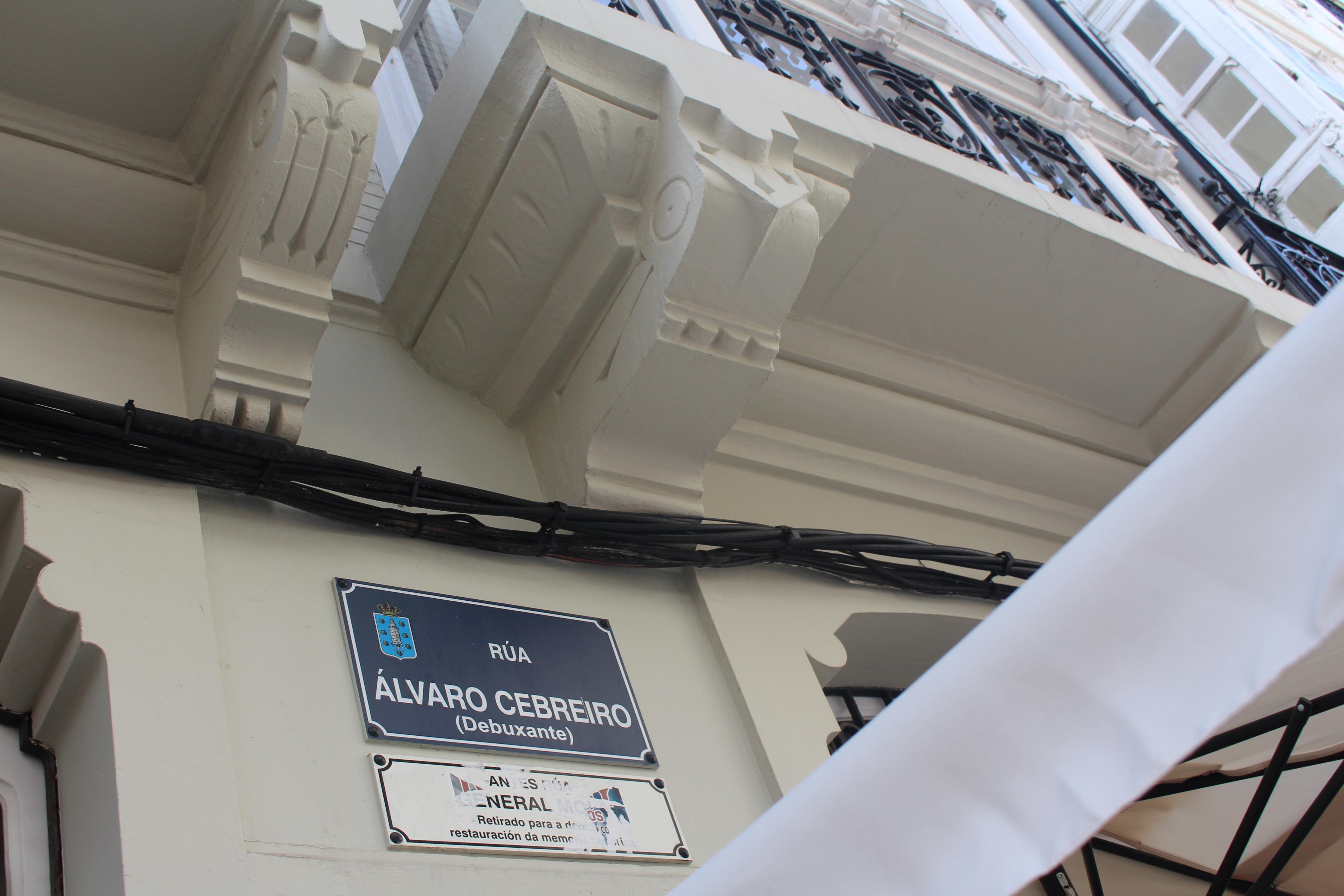 Vestigio de la antigua denominación General Mola, en la calle que lleva a la plaza de San Andrés (AN)