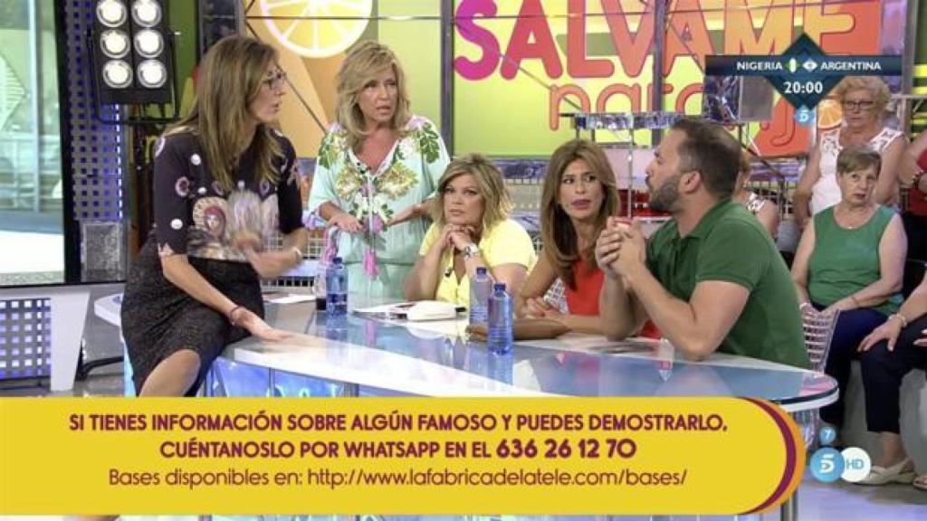 Durante la emisión del programa aparece en un faldón el texto para colaborar por WhatsApp.