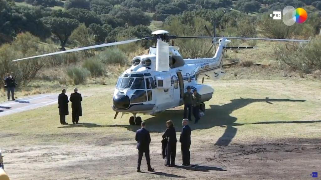 El helicóptero en la explanada de Mingorrubio.