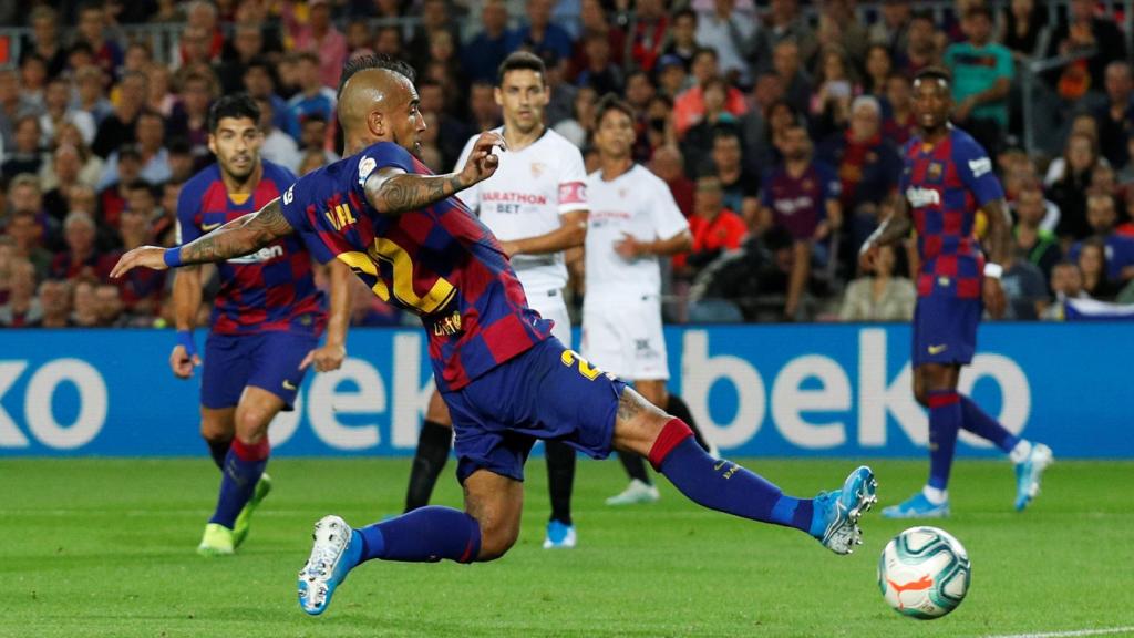 Arturo Vidal anota ante el Sevilla