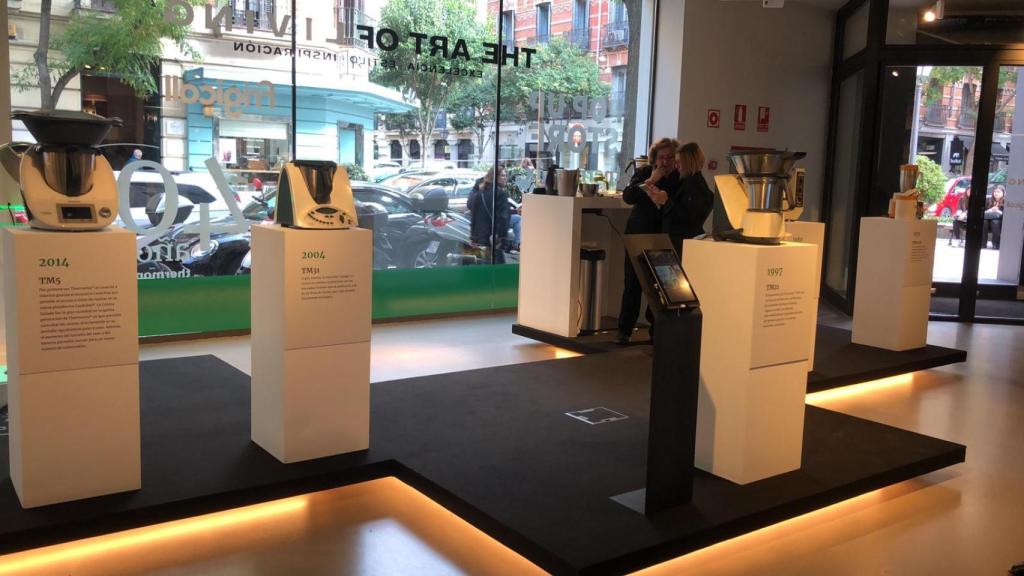 Exposición de los modelos antiguos de Thermomix.