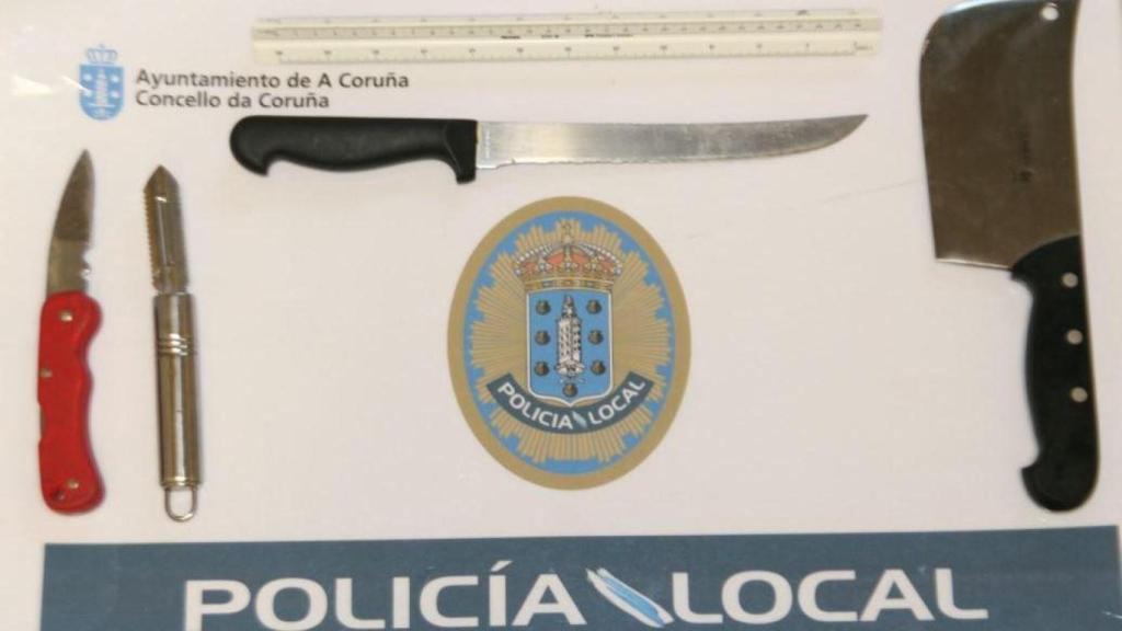 Incautan un machete, un cuchillo, una navaja y un pelador a un hombre en Monte Alto
