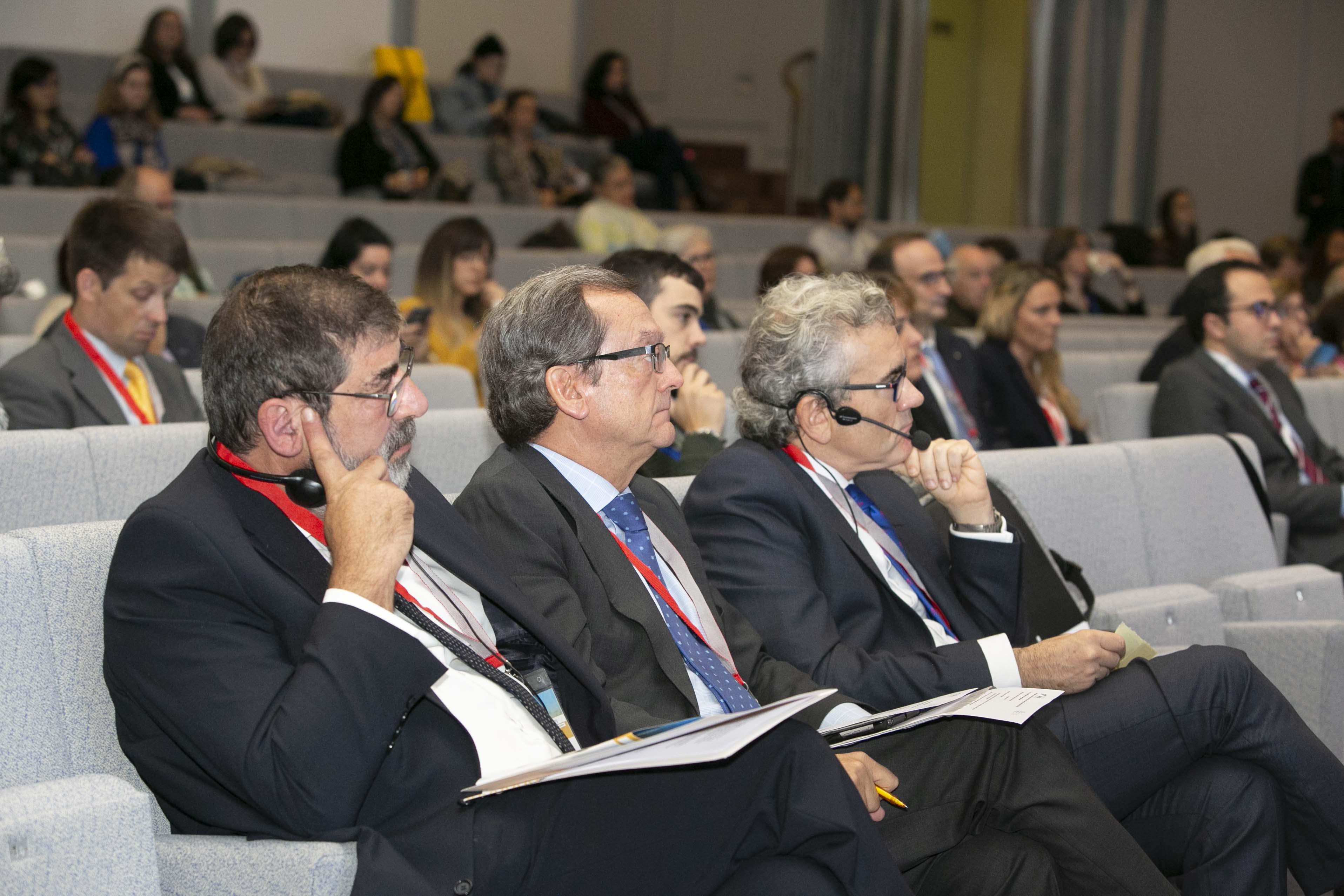 Asistentes y ponentes ayer en Palexco (Concello da Coruña)