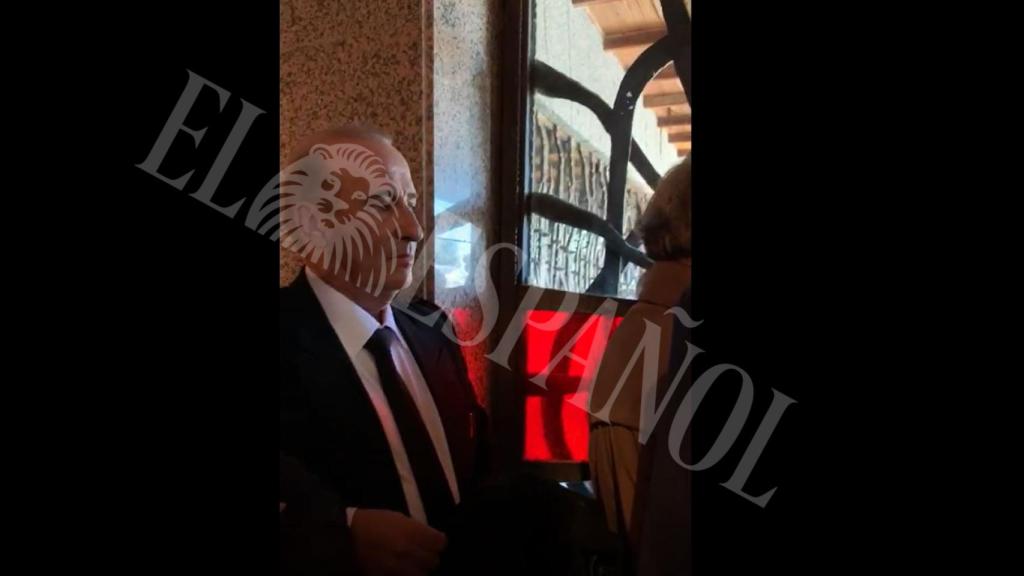 Los familiares de Francisco Franco pugnando por salir de la cripta del cementerio de El Pardo.