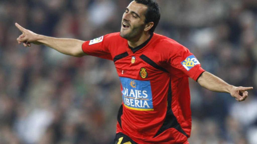 Güiza celebra un gol con el Mallorca