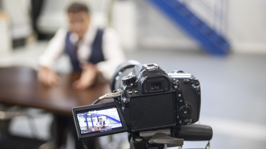 Un momento de la entrevista  con Juan Carlos Monedero, en los estudios de Mediapro.