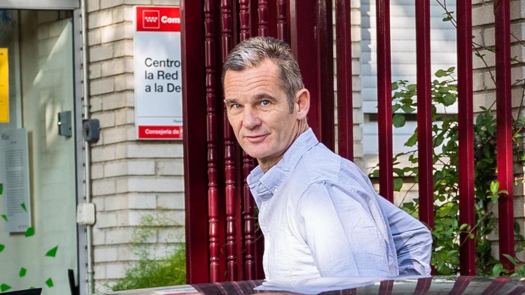 Urdangarin, entrando en el Hogar Don Orione./