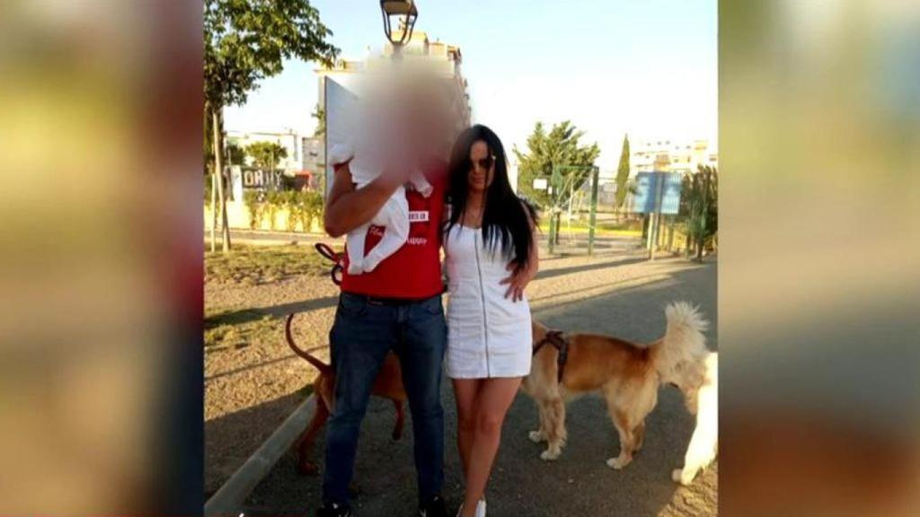 Sergio Ruiz se encuentra en prisión por un presunto homicidio sobre Dana Leonte (derecha). La pareja aparece en la imagen con la hija en común de ambos.