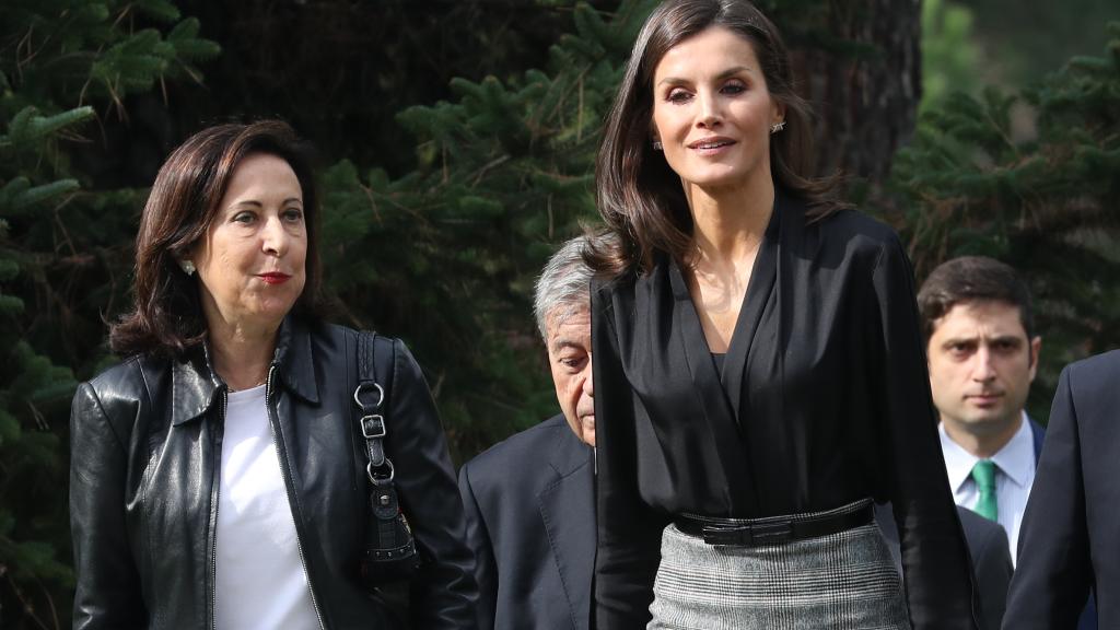 La reina Letizia junto a Margarita Robles.