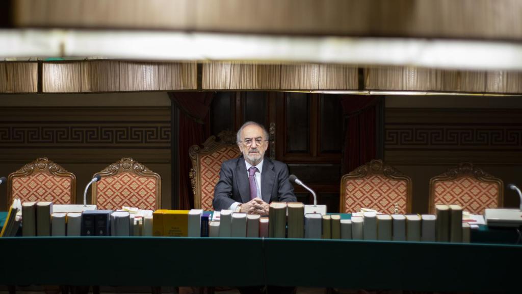 Santiago Muñoz Machado, además de director, ostenta la silla 'r' de la RAE.