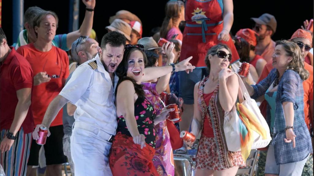 Otro momento de la ópera, con Brenda Rae y Alessandro Luongo.